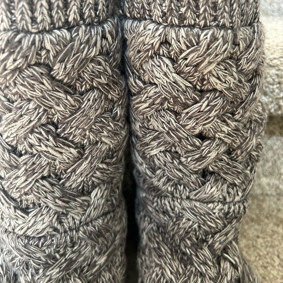 UGG Australia Isla Knit Grey Lace Up Boots. Like new. Cozy. Warm. Size 10. - Picture 10 of 15
